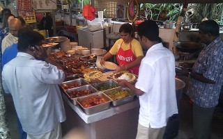 LoyarBermakan: Curry Under The Tree Outside KLSCAH