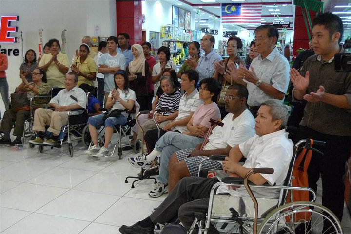 Uncle Hatim with some of the supporters from NASAM