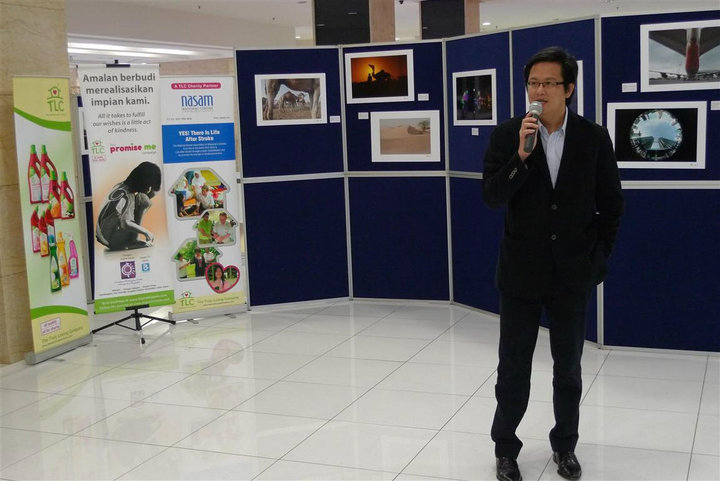 Senator Gan officiating the exhibition