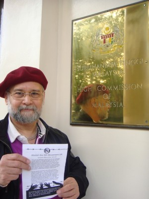 Raja Petra Kamaruddin at the protest in London on 30 October 2010 (Source: malaysiatoday.com)