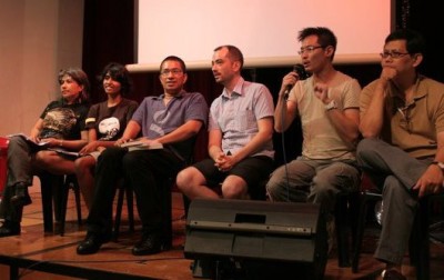 Presenters for Even Educated Fleas Do It fielding questions from the floor: (from left) Angela Kuga Thas, Thilaga Sulathireh, Amir Muhammad, Julian C.H. Lee, Andrew Ng and Yeoh Seng Guan.