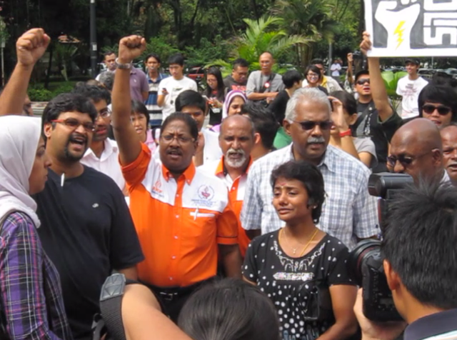 Delivering a memorandum of protest to the IGP on the arrest and detention of inquest witness K.Selvach Santhiran Bukit Aman, 30 October 2010. (Source: )
