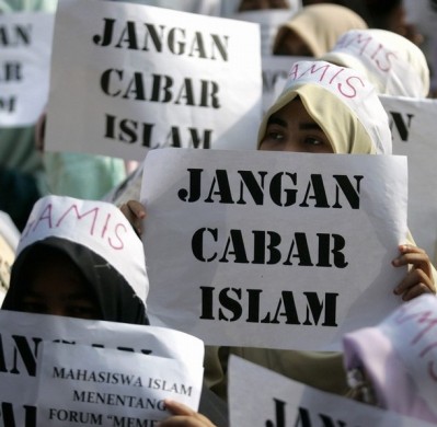 REUTERS/Bazuki Muhammad | Protesters hold placards that read "Don't Challenge Islam" in a protest against the "Conversion to Islam" forum held by Malaysian Bar Council in KL August 9, 2008.