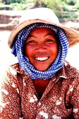 This woman was selling fruits at the river crossing between Phnom Penh and Kandal province. | Credit: Ka Ea