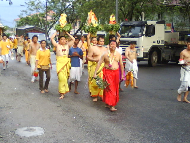 This are Malaysian Hindus that HINDRAF forgot about. Image from http://dragondescendants.blogspot.com/