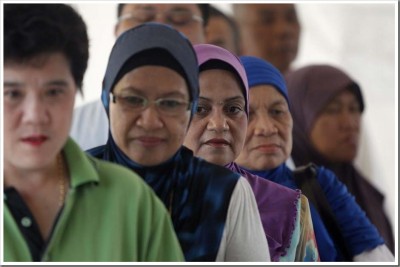 Voters in Sarawak (source: http://fotowarung.net/?p=2040)
