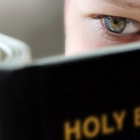 boy_reading_bible