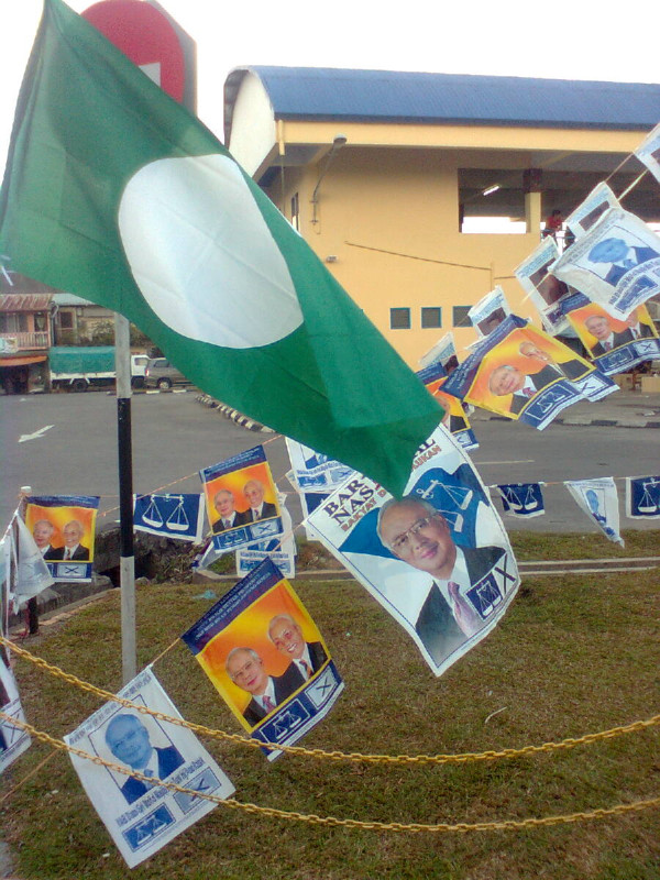 Najib & Taib posters at Tanjong Datu | Credit: June Rubis