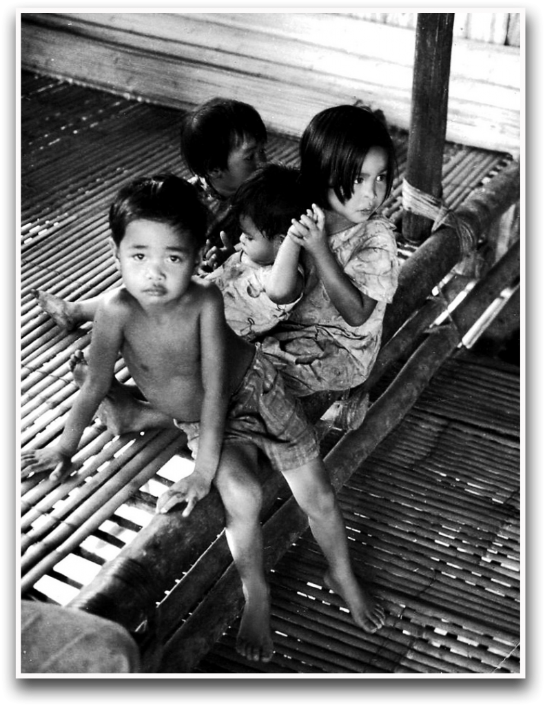 Murut children in Sabah | source - http://www.flickr.com/photos/aah_ooh/4759431925/sizes/l/in/photostream/