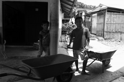 Kids in Tema earn their pocket money by carrying sand to build a house.